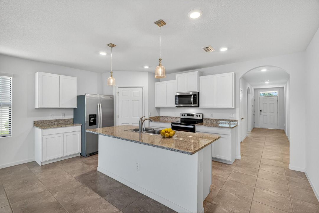 For Sale: $435,000 (4 beds, 2 baths, 1934 Square Feet)