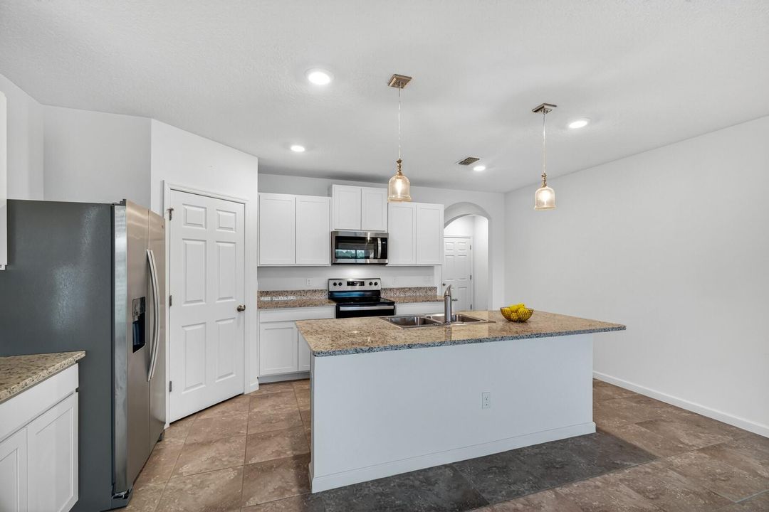 For Sale: $435,000 (4 beds, 2 baths, 1934 Square Feet)