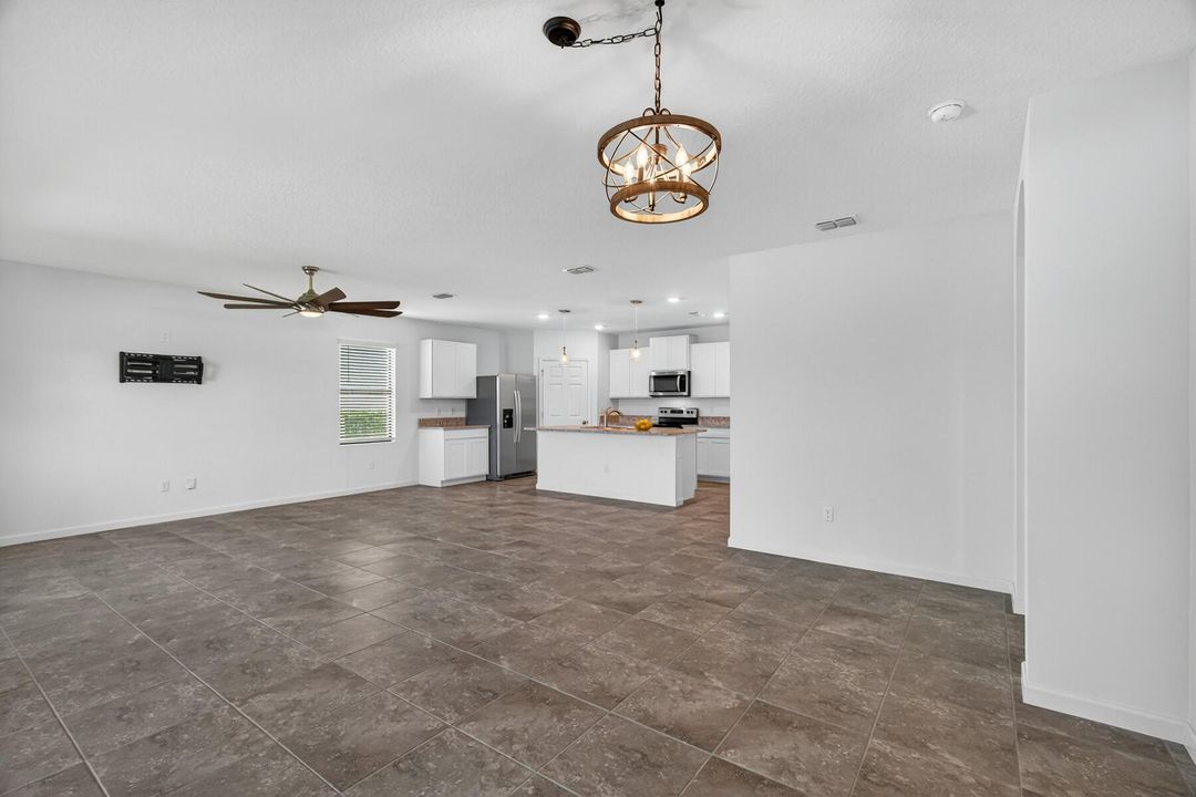 For Sale: $435,000 (4 beds, 2 baths, 1934 Square Feet)