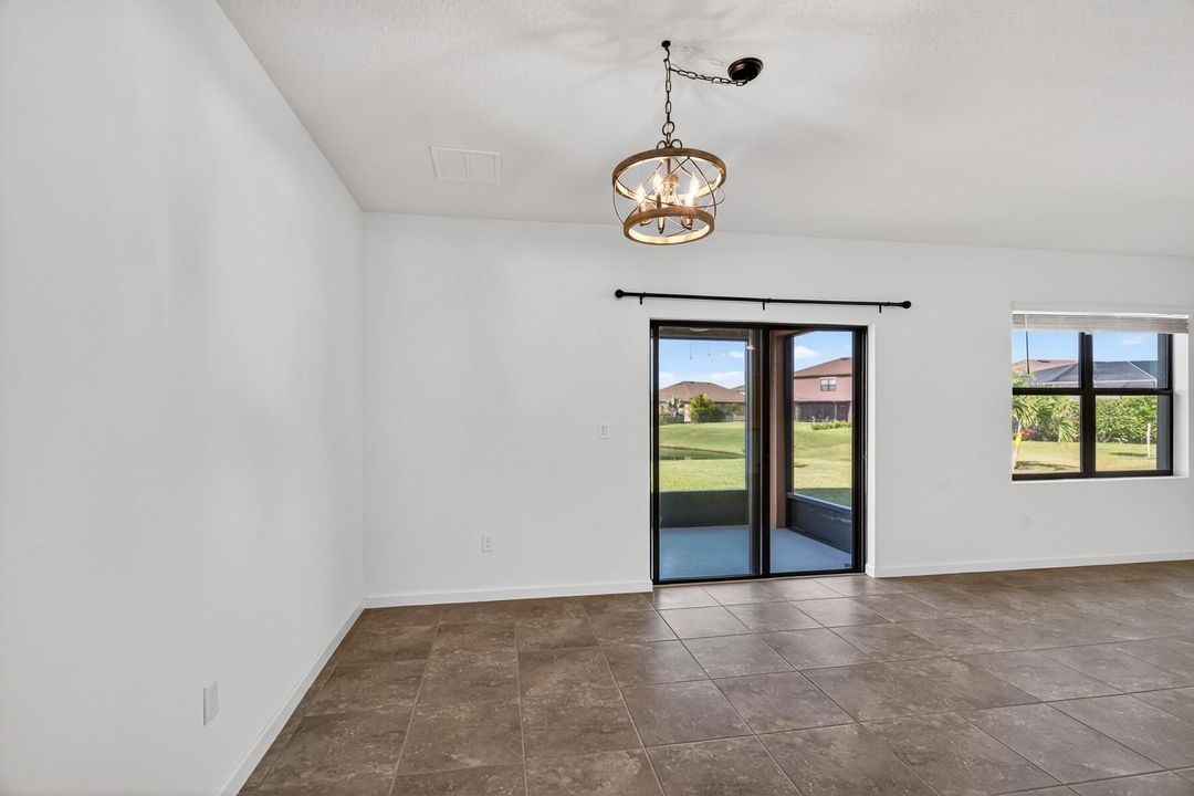 For Sale: $435,000 (4 beds, 2 baths, 1934 Square Feet)