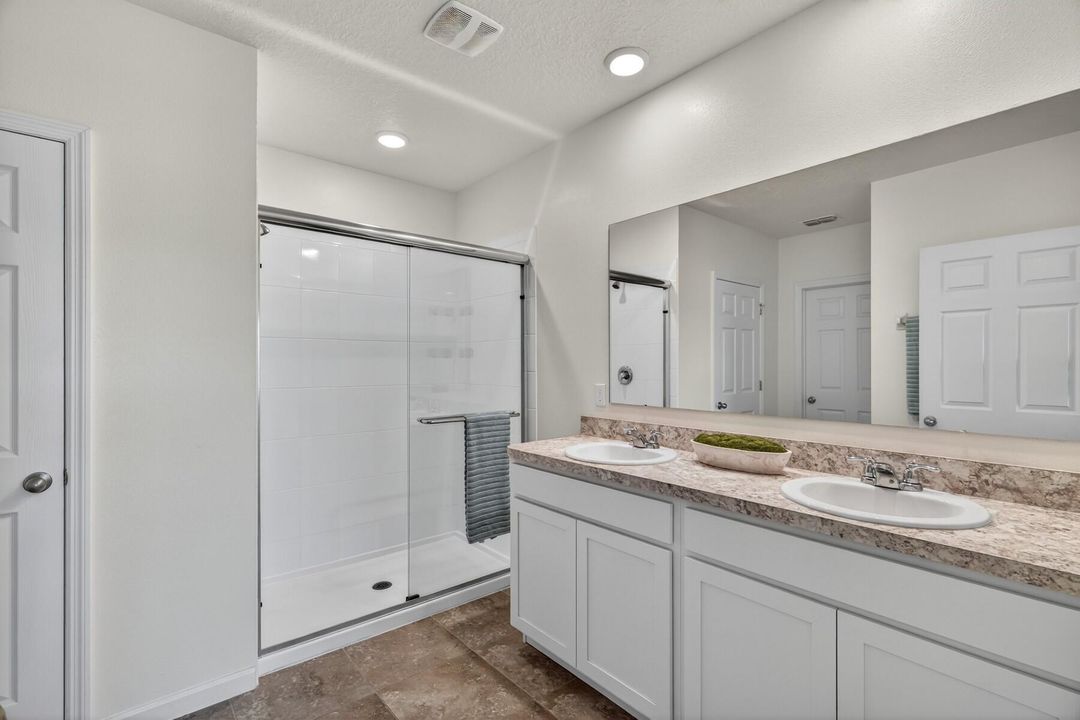 For Sale: $435,000 (4 beds, 2 baths, 1934 Square Feet)