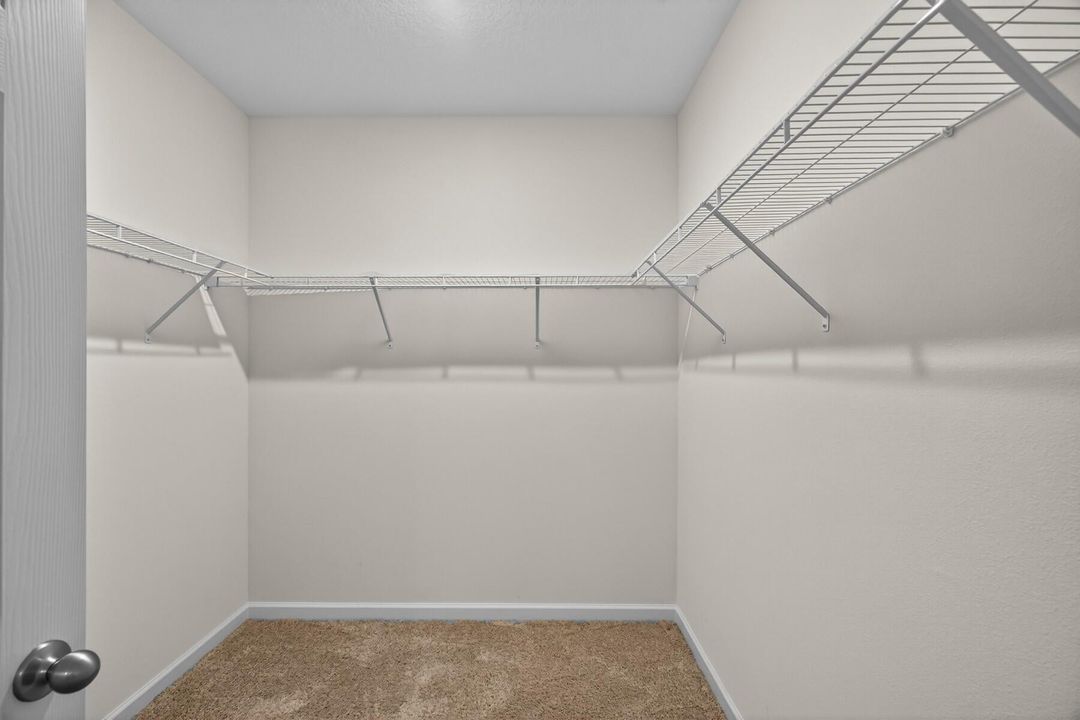 For Sale: $435,000 (4 beds, 2 baths, 1934 Square Feet)