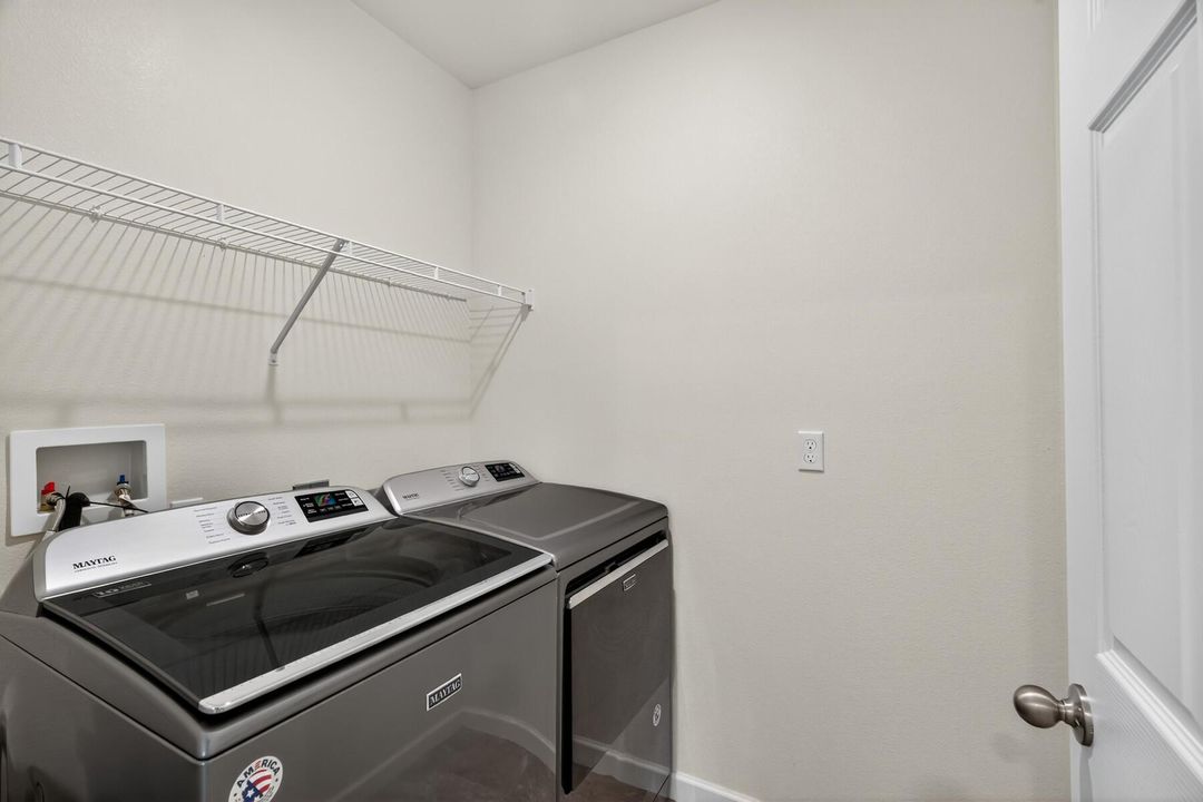 For Sale: $435,000 (4 beds, 2 baths, 1934 Square Feet)