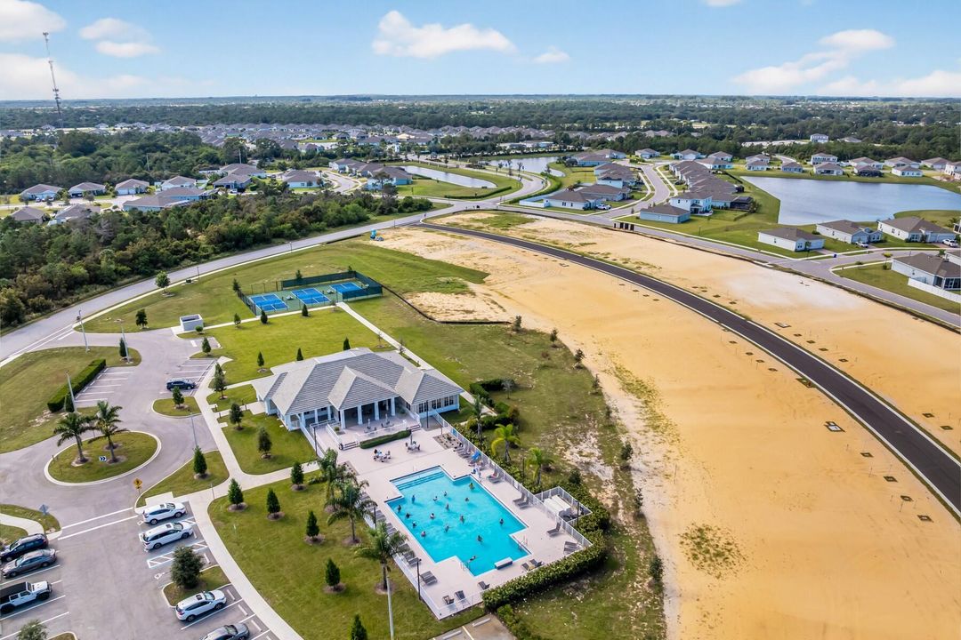 For Sale: $435,000 (4 beds, 2 baths, 1934 Square Feet)