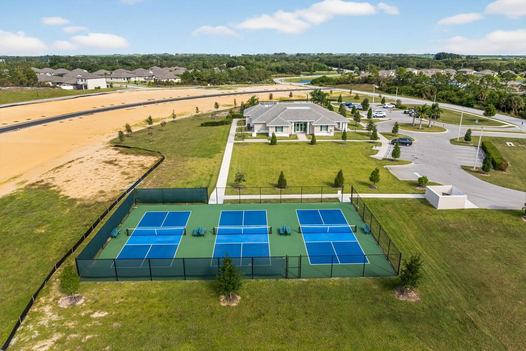 For Sale: $435,000 (4 beds, 2 baths, 1934 Square Feet)