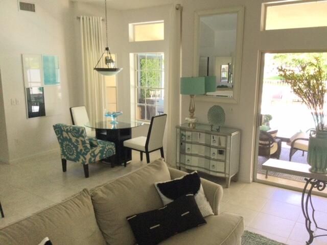 出租: $4,500 (4 贝兹, 2 浴室, 2373 平方英尺)