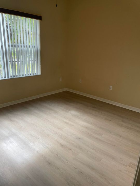 For Rent: $2,800 (4 beds, 2 baths, 1874 Square Feet)