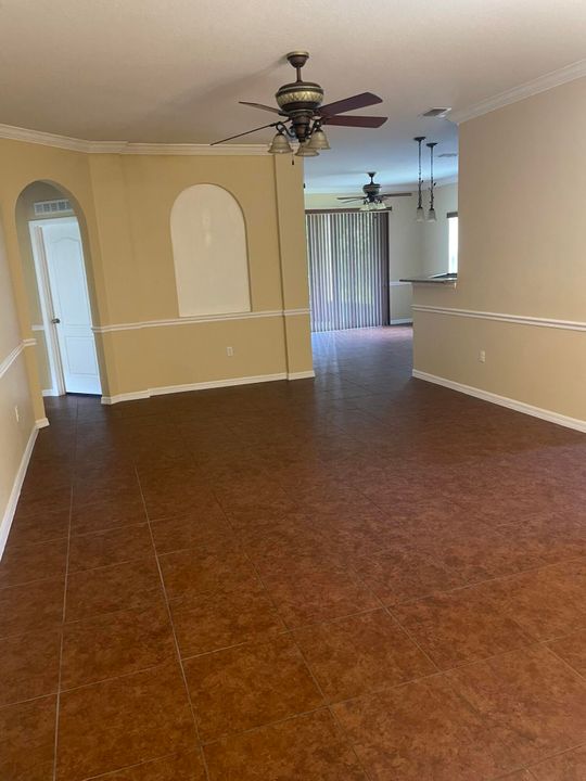For Rent: $2,800 (4 beds, 2 baths, 1874 Square Feet)