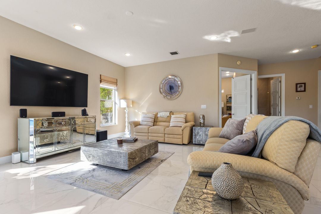 На продажу: $1,550,000 (5 спален, 4 ванн, 4086 Квадратных фут)