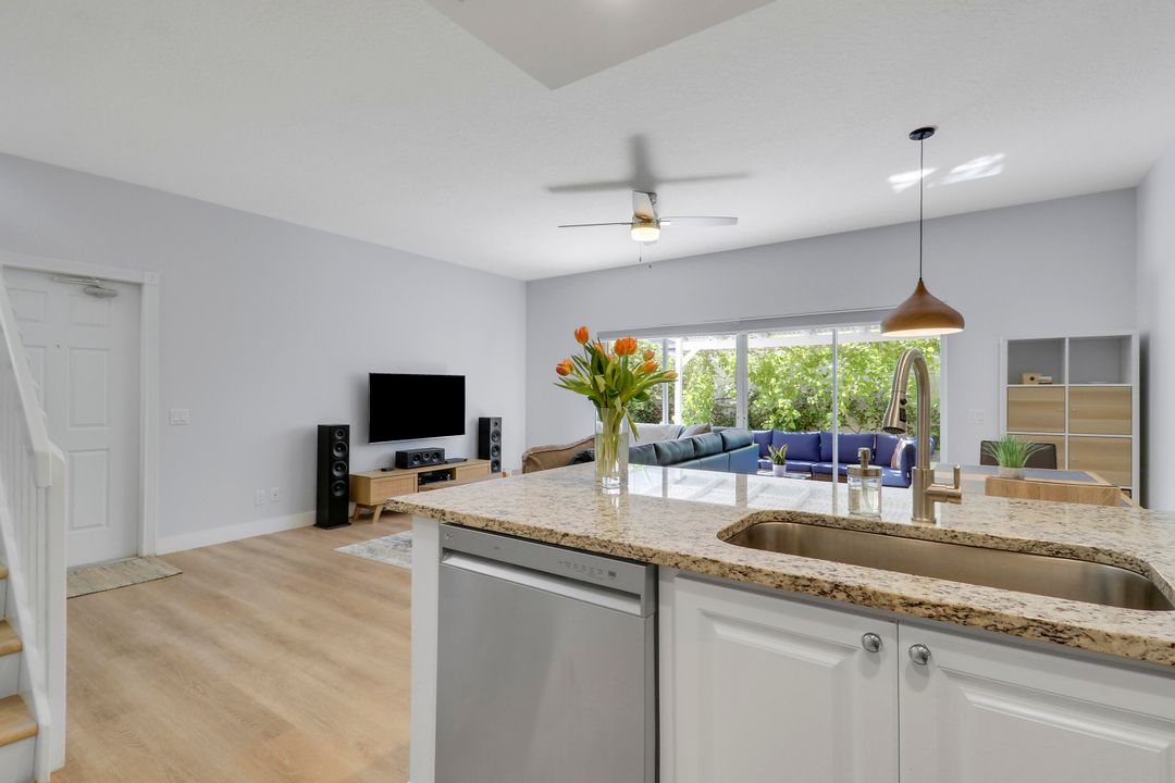 待售: $560,000 (3 贝兹, 2 浴室, 1298 平方英尺)