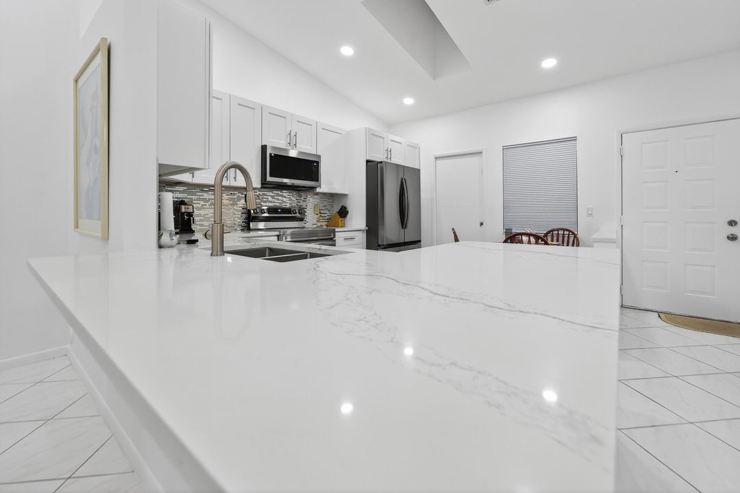 Active With Contract: $3,500 (2 beds, 2 baths, 1500 Square Feet)