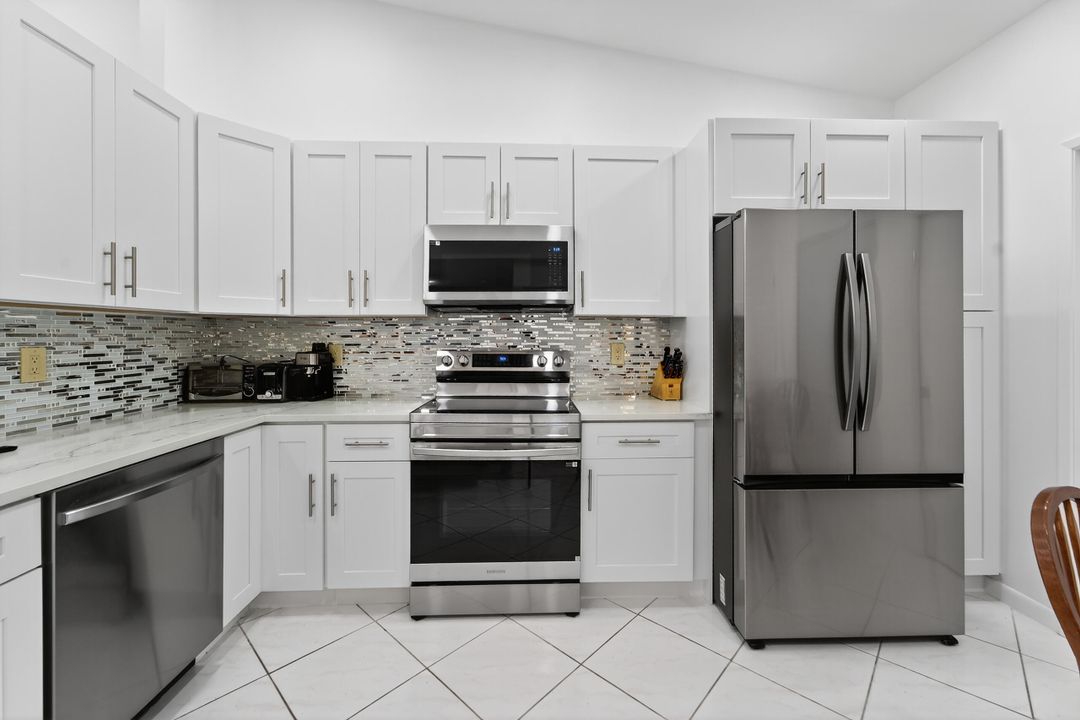 Active With Contract: $3,500 (2 beds, 2 baths, 1500 Square Feet)