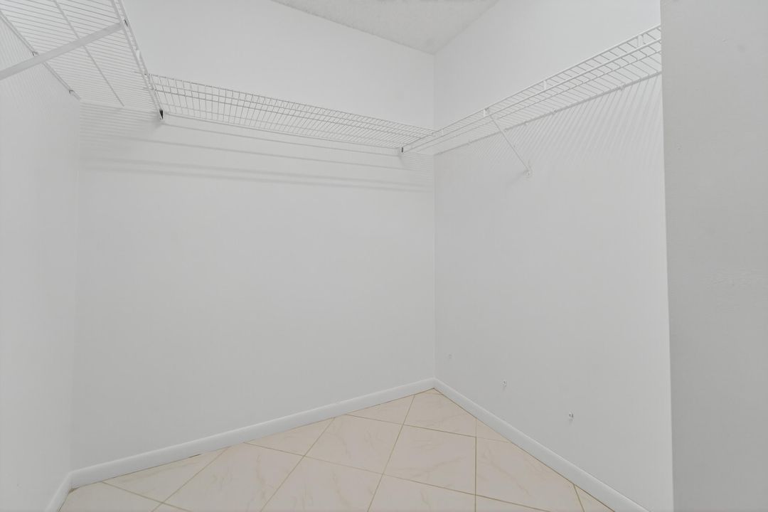 Active With Contract: $3,500 (2 beds, 2 baths, 1500 Square Feet)