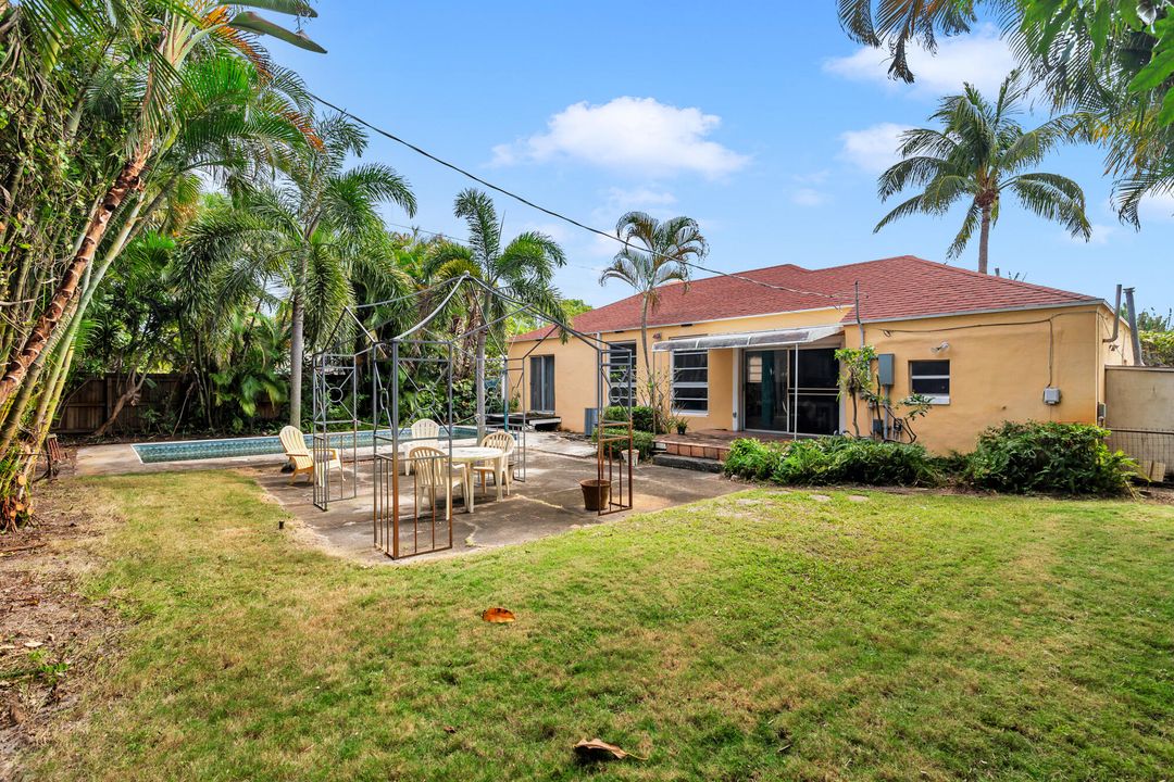 合同活跃: $1,125,000 (2 贝兹, 2 浴室, 1352 平方英尺)