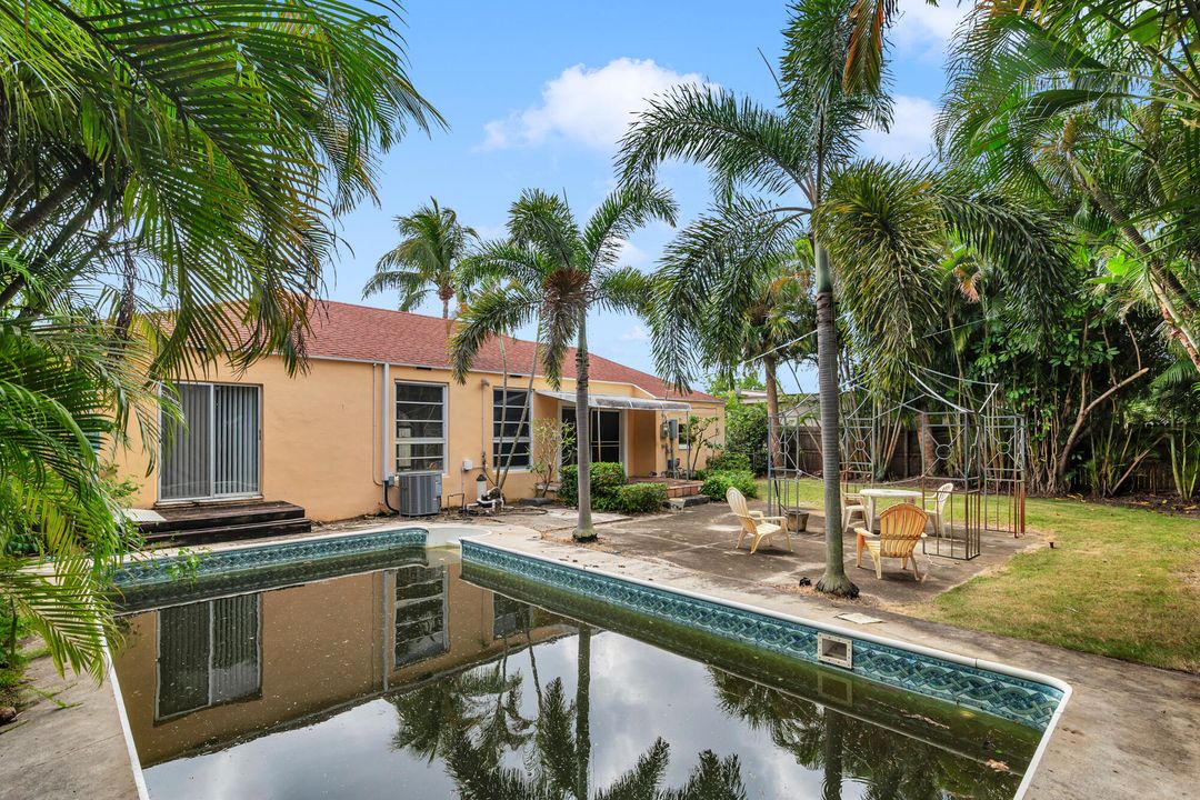 合同活跃: $1,125,000 (2 贝兹, 2 浴室, 1352 平方英尺)