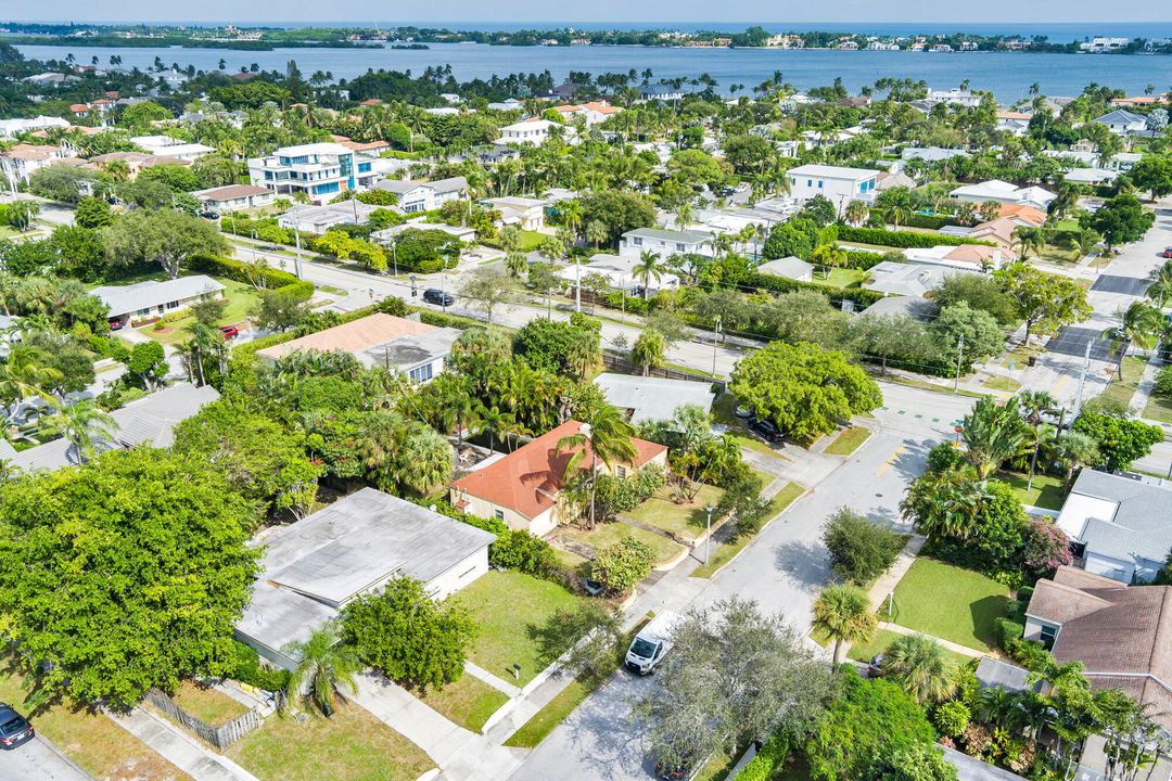 合同活跃: $1,125,000 (2 贝兹, 2 浴室, 1352 平方英尺)