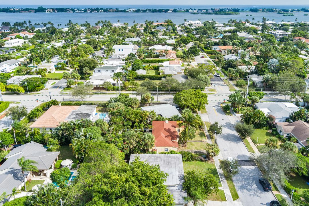 合同活跃: $1,125,000 (2 贝兹, 2 浴室, 1352 平方英尺)