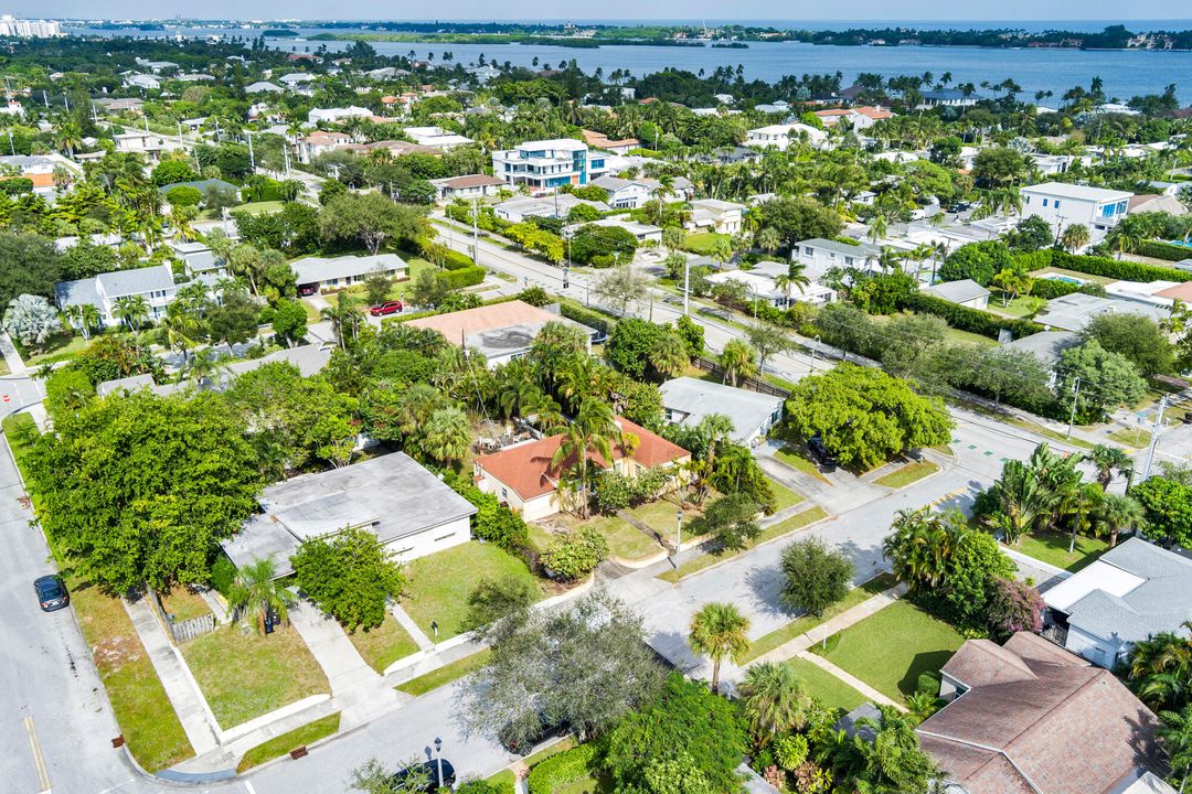 合同活跃: $1,125,000 (2 贝兹, 2 浴室, 1352 平方英尺)