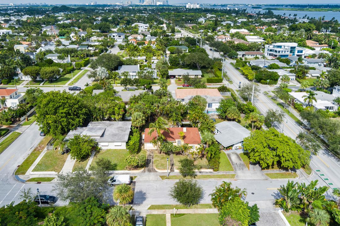 合同活跃: $1,125,000 (2 贝兹, 2 浴室, 1352 平方英尺)