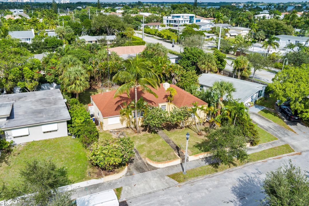 合同活跃: $1,125,000 (2 贝兹, 2 浴室, 1352 平方英尺)