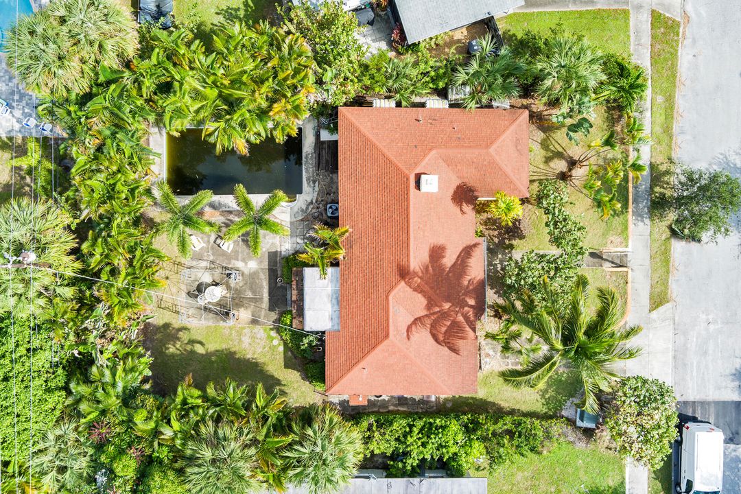 合同活跃: $1,125,000 (2 贝兹, 2 浴室, 1352 平方英尺)