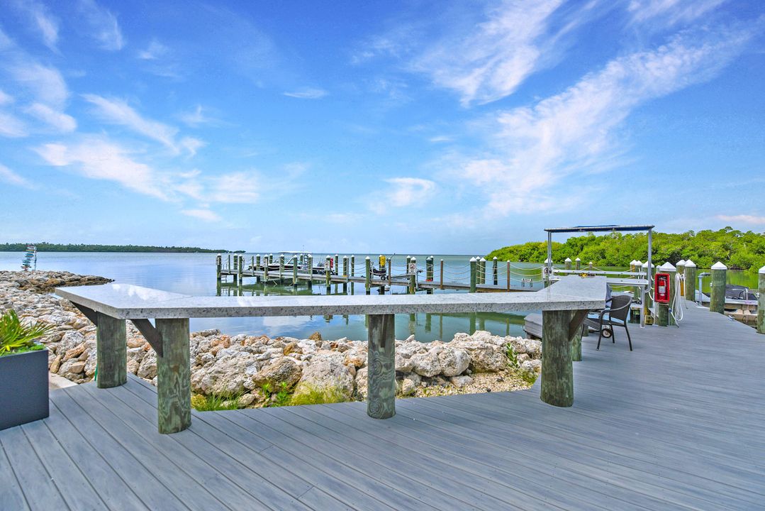 For Sale: $585,000 (2 beds, 1 baths, 960 Square Feet)