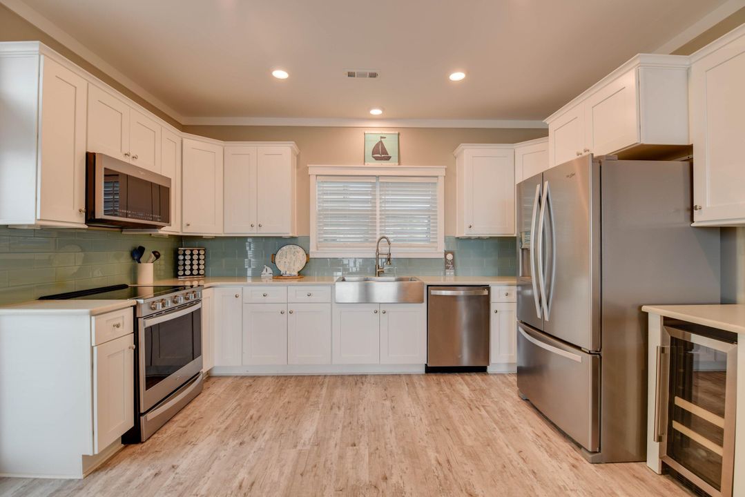 For Sale: $585,000 (2 beds, 1 baths, 960 Square Feet)