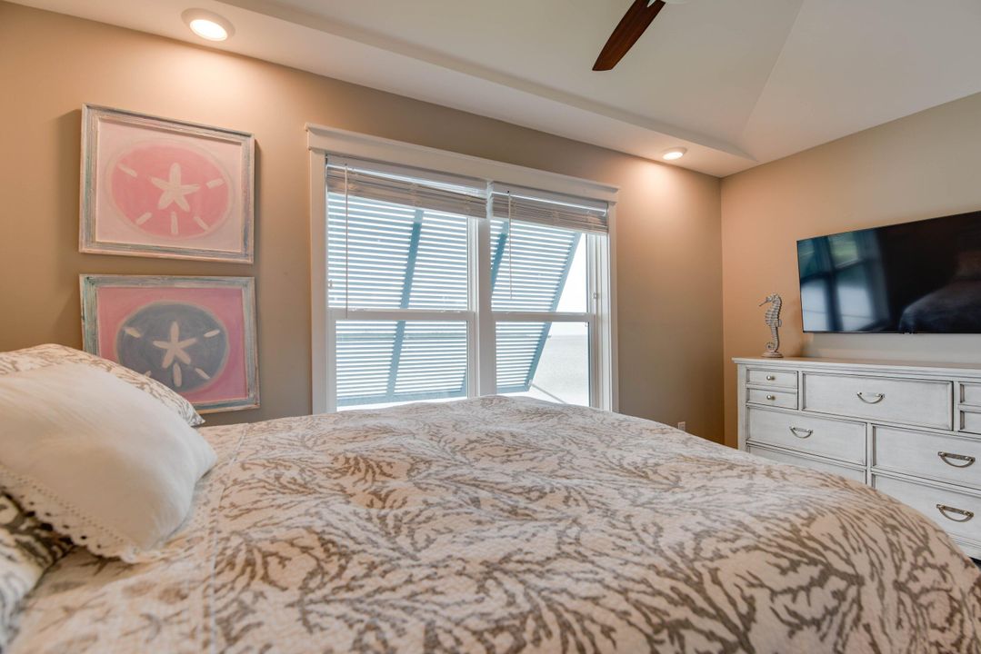 For Sale: $585,000 (2 beds, 1 baths, 960 Square Feet)