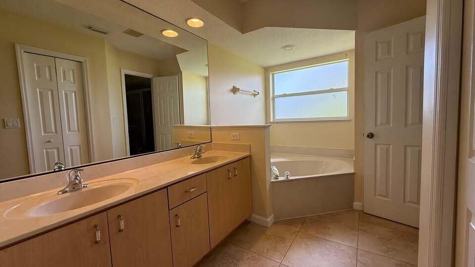 For Rent: $2,400 (3 beds, 2 baths, 1638 Square Feet)