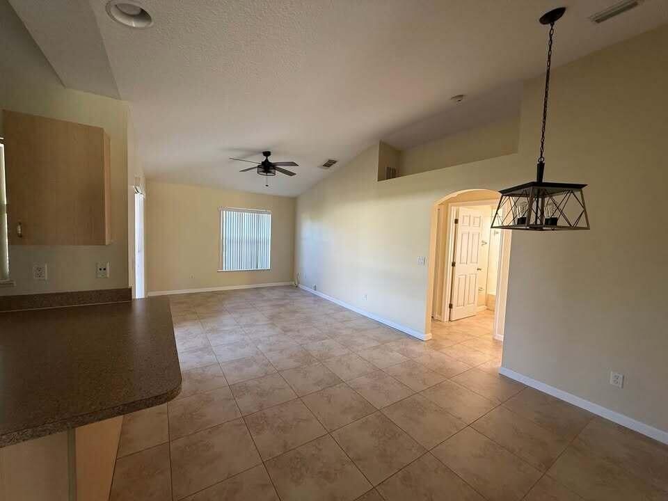 For Rent: $2,400 (3 beds, 2 baths, 1638 Square Feet)