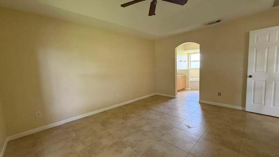 For Rent: $2,400 (3 beds, 2 baths, 1638 Square Feet)