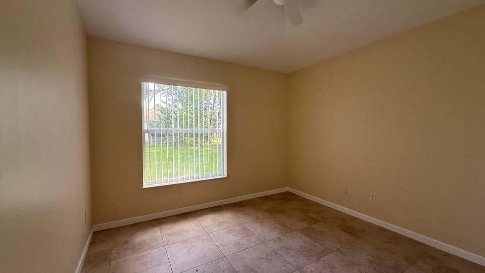 For Rent: $2,400 (3 beds, 2 baths, 1638 Square Feet)