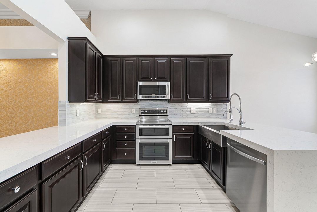 For Rent: $16,000 (3 beds, 2 baths, 2492 Square Feet)