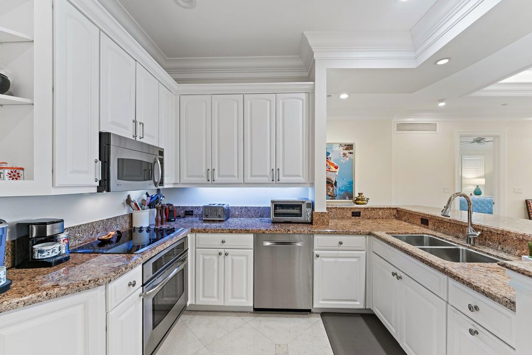 For Sale: $3,595,000 (4 beds, 4 baths, 2856 Square Feet)