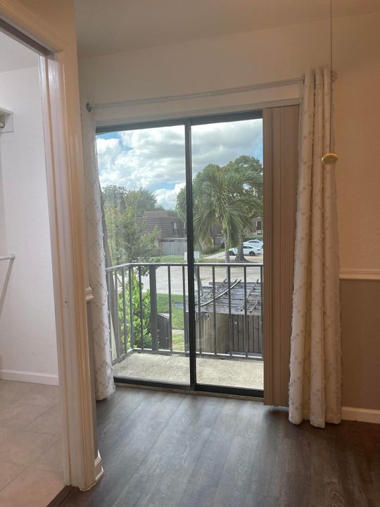 Под контрактом: $2,650 (3 спален, 2 ванн, 1596 Квадратных фут)