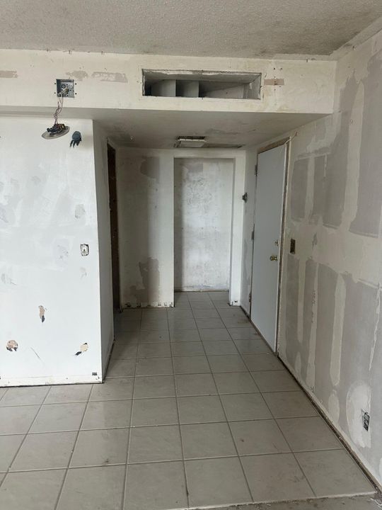 For Sale: $130,000 (2 beds, 2 baths, 1294 Square Feet)