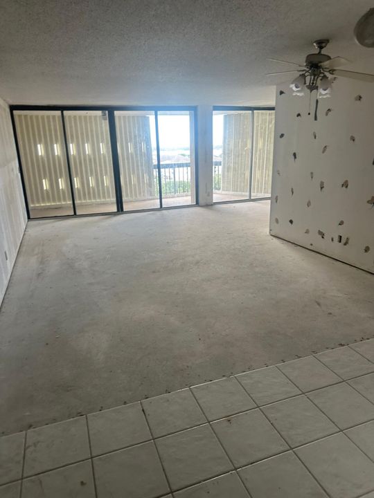 For Sale: $130,000 (2 beds, 2 baths, 1294 Square Feet)