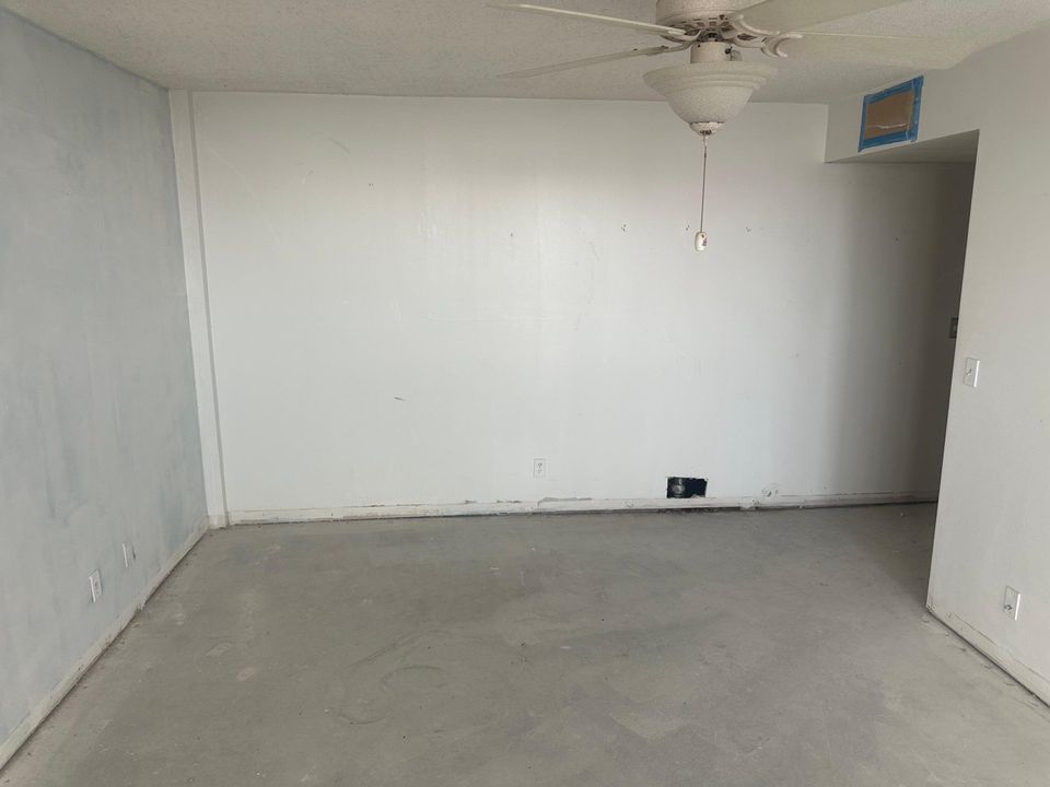 For Sale: $130,000 (2 beds, 2 baths, 1294 Square Feet)