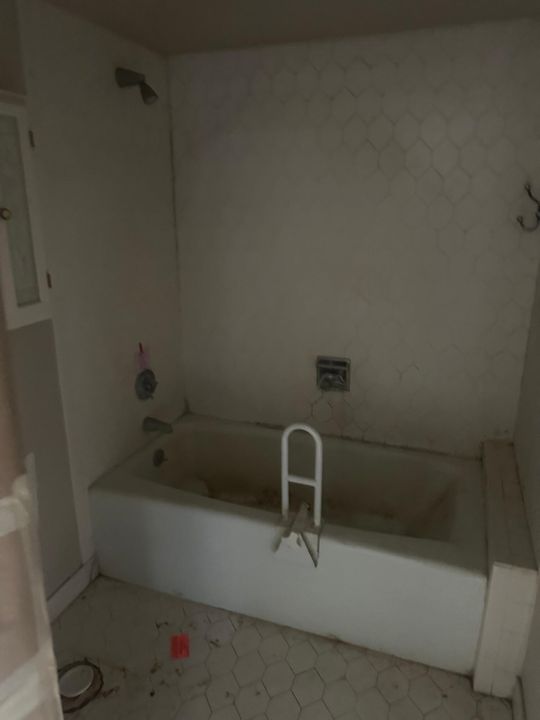 For Sale: $130,000 (2 beds, 2 baths, 1294 Square Feet)