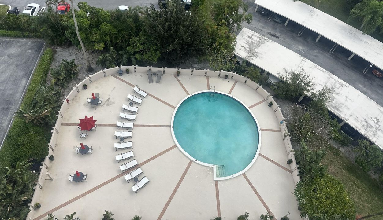 For Sale: $130,000 (2 beds, 2 baths, 1294 Square Feet)