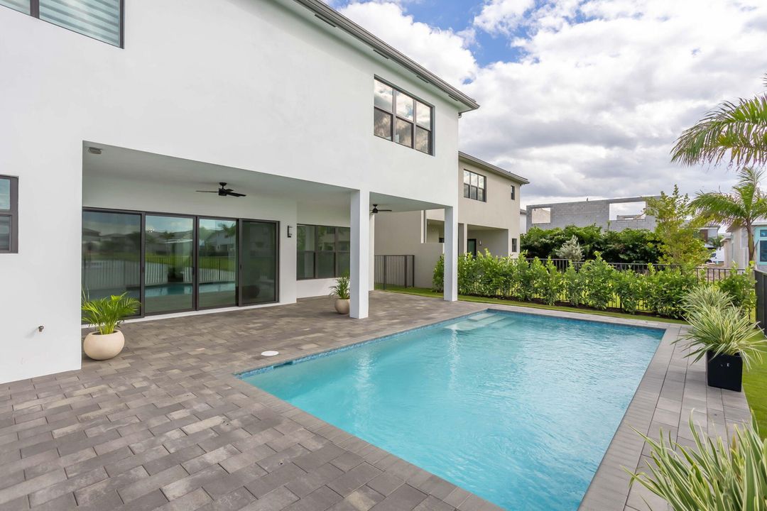 For Rent: $19,000 (5 beds, 6 baths, 4953 Square Feet)