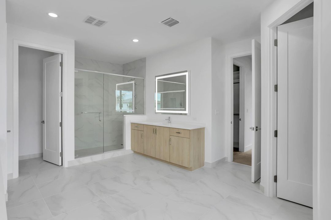 For Rent: $19,000 (5 beds, 6 baths, 4953 Square Feet)