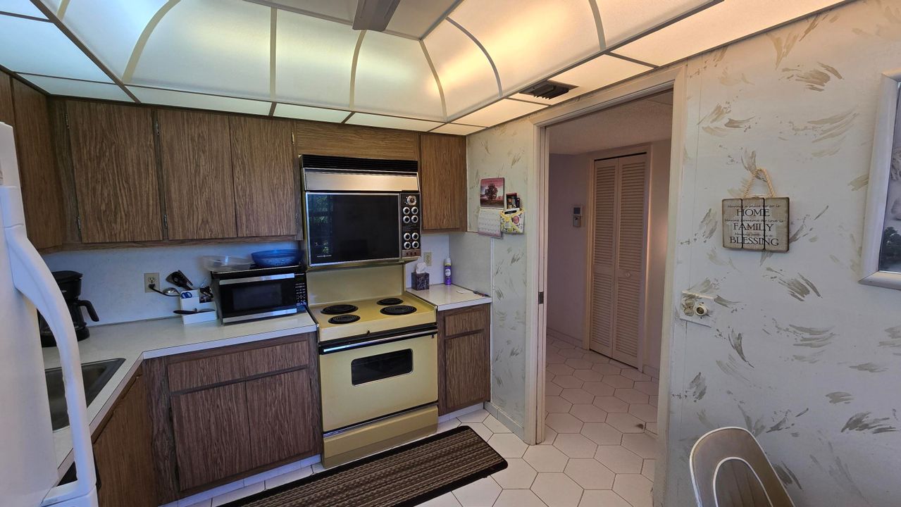 待售: $185,000 (2 贝兹, 2 浴室, 1064 平方英尺)