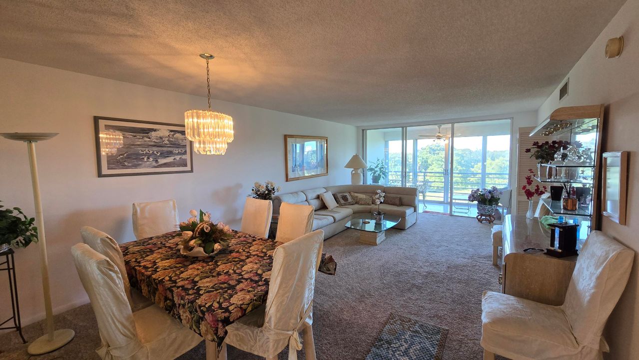 待售: $185,000 (2 贝兹, 2 浴室, 1064 平方英尺)