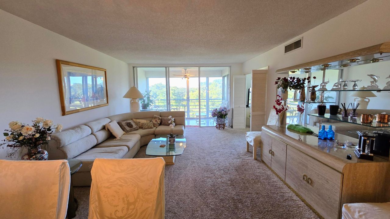 待售: $185,000 (2 贝兹, 2 浴室, 1064 平方英尺)