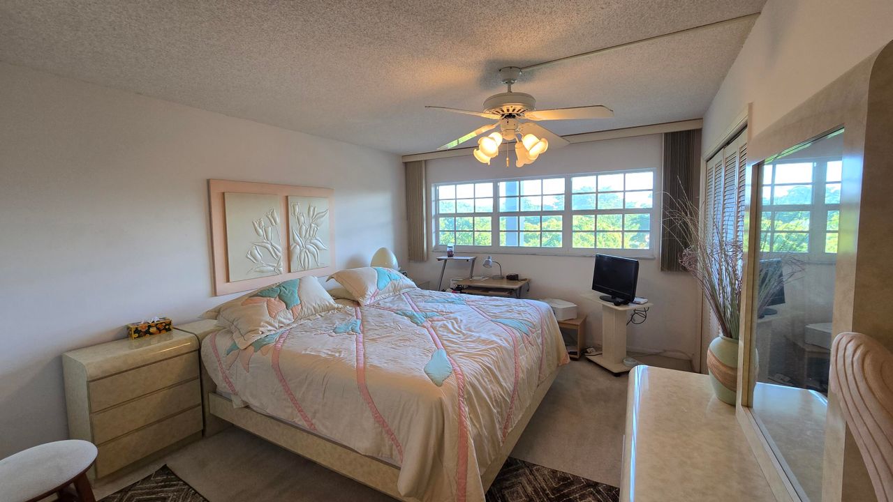 待售: $185,000 (2 贝兹, 2 浴室, 1064 平方英尺)