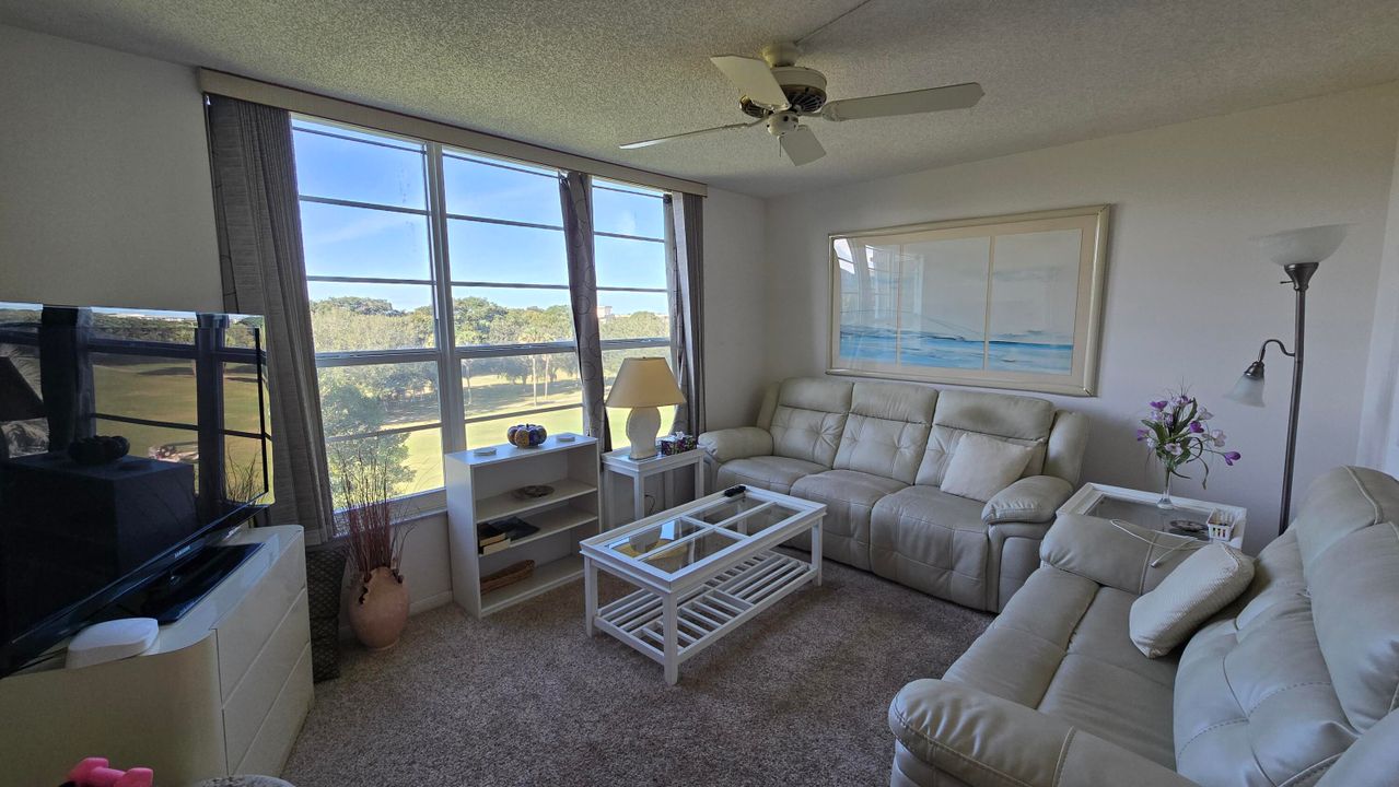 待售: $185,000 (2 贝兹, 2 浴室, 1064 平方英尺)