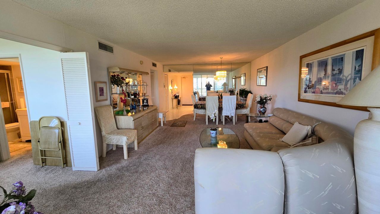 待售: $185,000 (2 贝兹, 2 浴室, 1064 平方英尺)