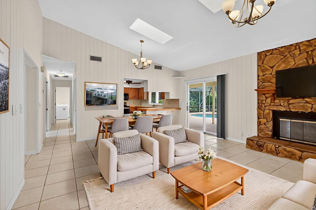 En Venta: $599,000 (3 camas, 2 baños, 2342 Pies cuadrados)