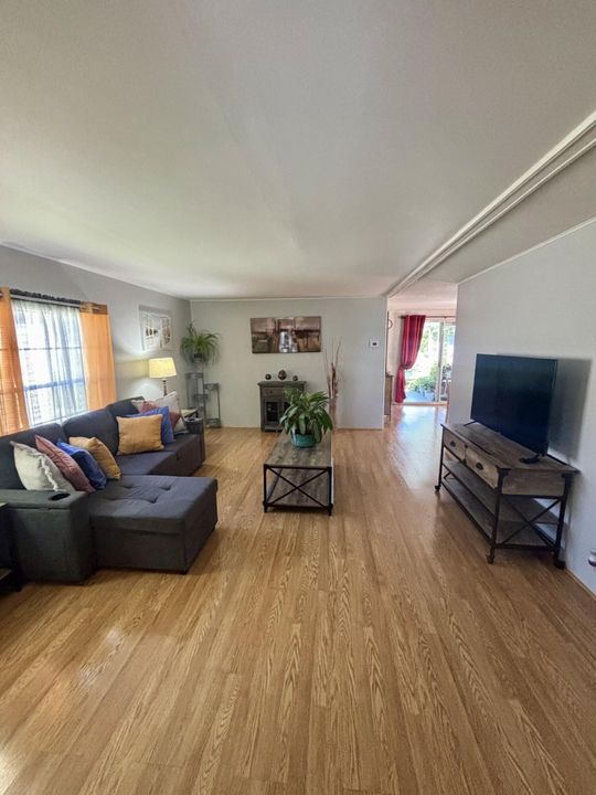 For Sale: $68,000 (2 beds, 2 baths, 984 Square Feet)